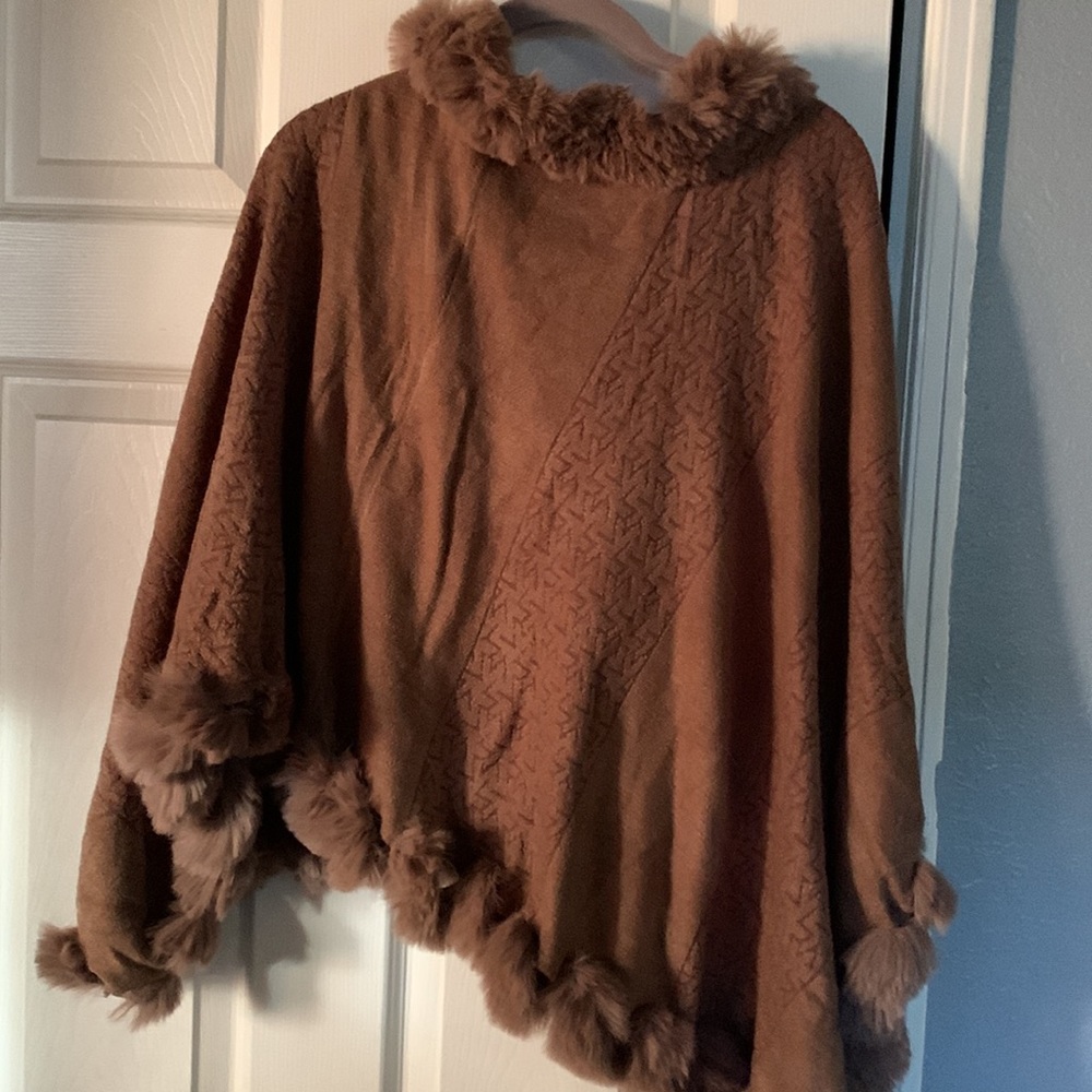 Pretty Poncho knitted cape faux fur - Picture 5 of 8